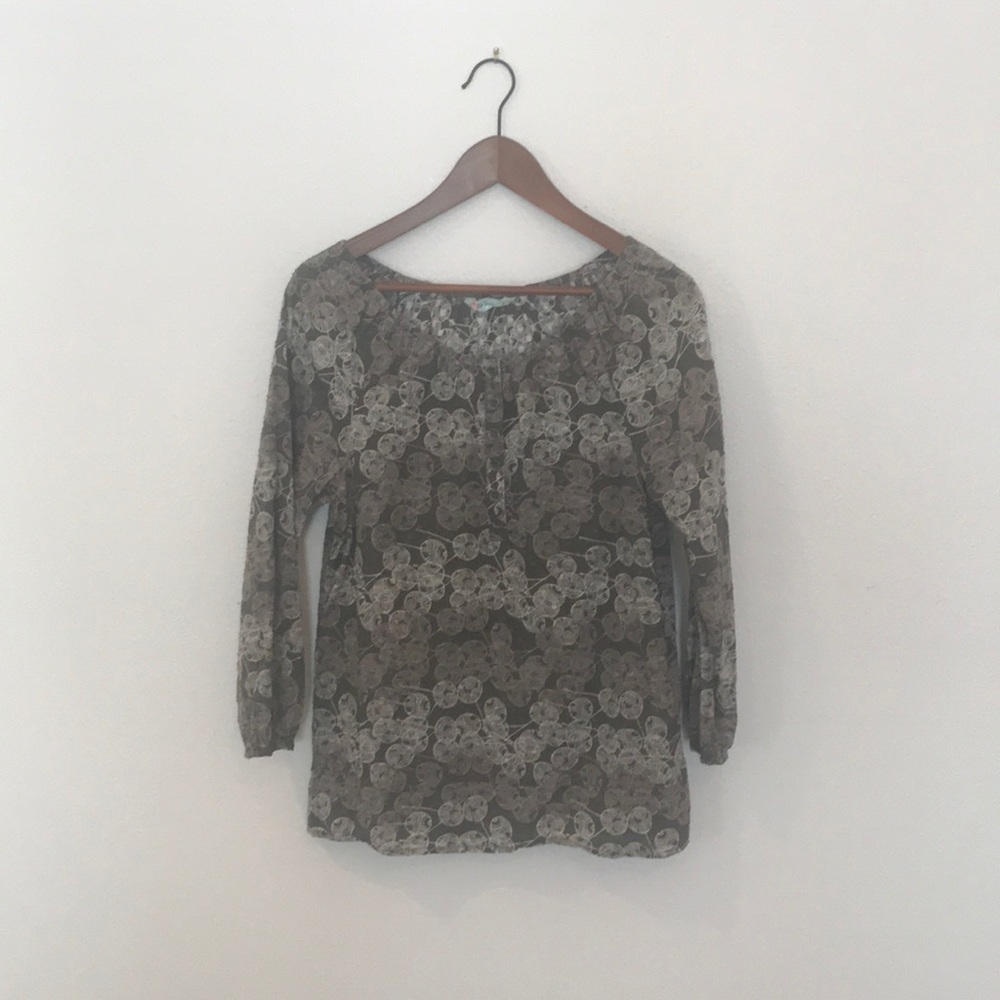 Women’s small blouse.